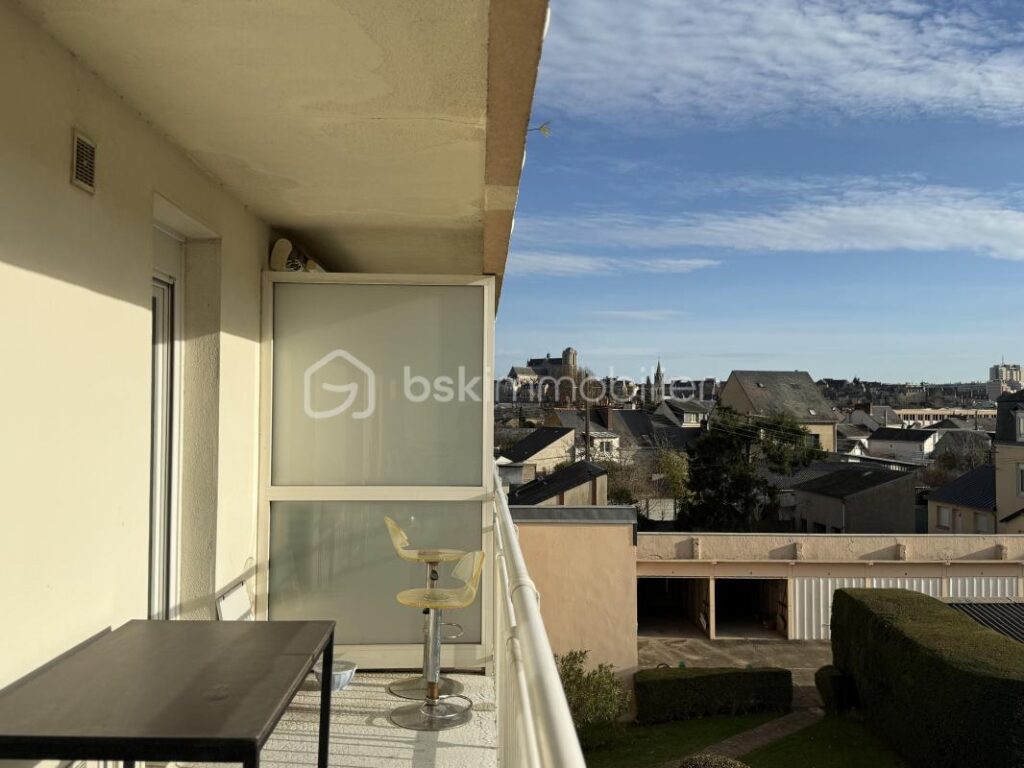 Appartement loué – Investissement locatif sécurisé – Proche université et centre-ville – Avec garage + cave – 2 pièces – 1 chambre – 36 m²