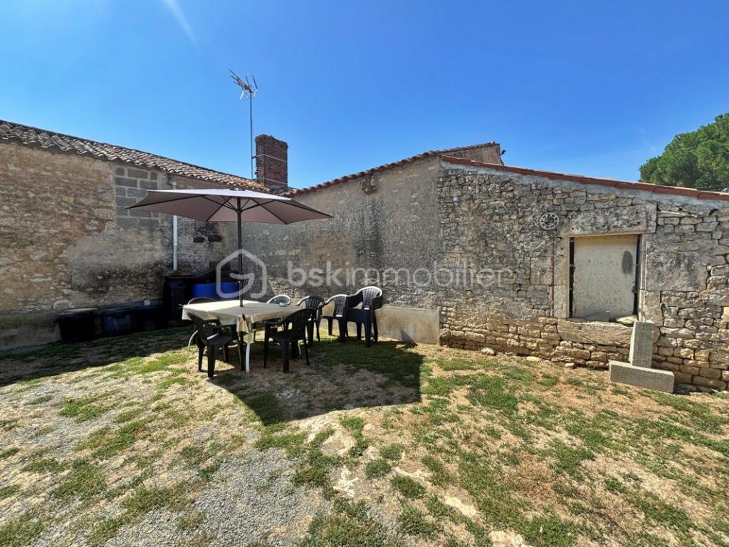 Maison authentique dans un village à caractère – 5 pièces – 3 chambres – 165 m²