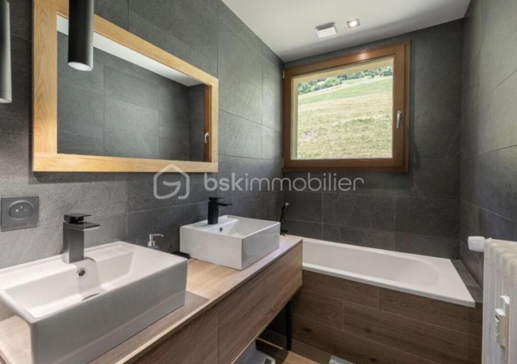 Appartement rénové 73 m² – Dernier étage – Traversant – Vue Mont-Blanc – Megève (Le Villaret) – 4 pièces – 3 chambres – 73 m²