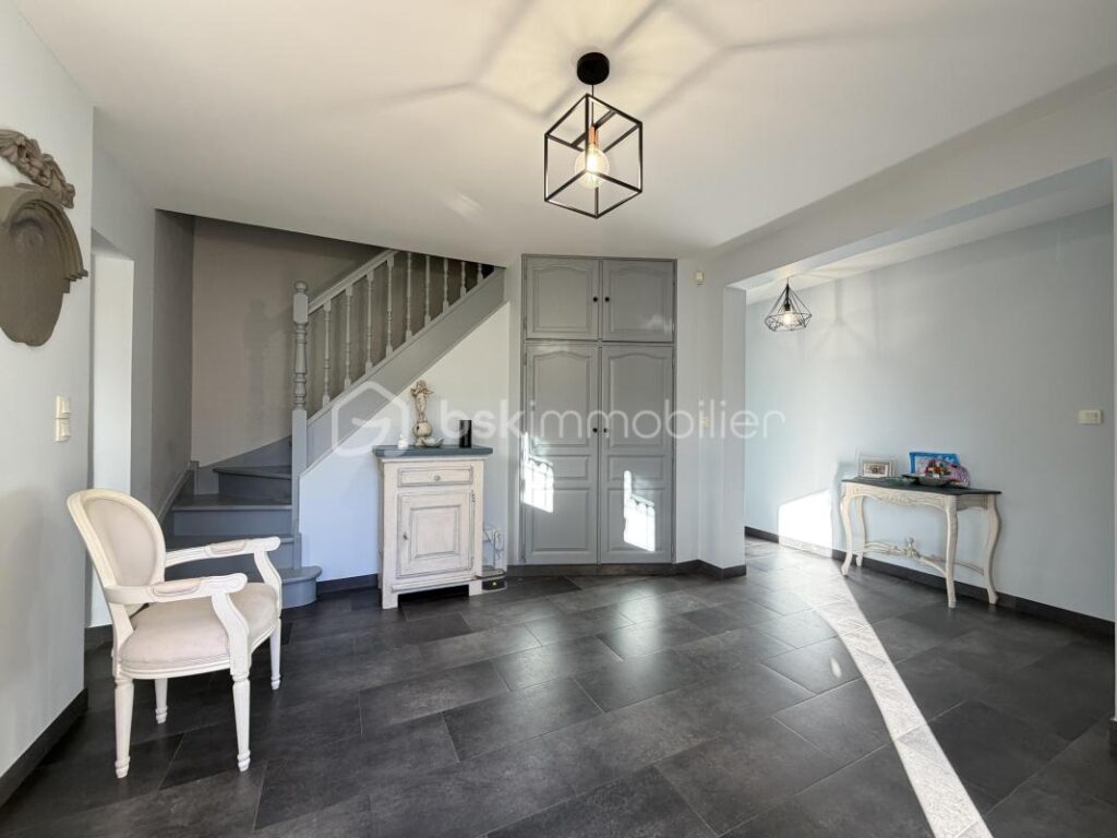 À vendre – Maison d’architecte indépendante à Fublaines (2005) – 8 pièces – 5 chambres – 205 m²