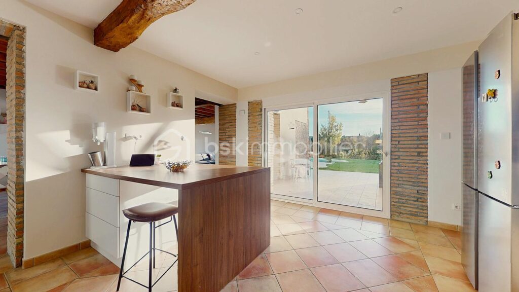 Longère de 275 m² avec dépendances et piscine – 7 pièces – 5 chambres – 275 m²