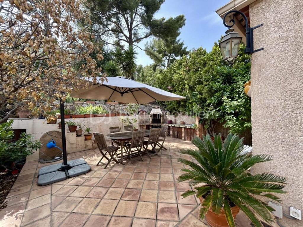 SOLLIES VILLE – CHARMANT PAVILLON T4 + TERRASSE + GARAGE – 4 pièces – 3 chambres – 91 m²