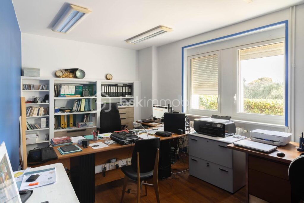 Demeure de caractère avec ascenseur, dépendances et terrain piscinable – 8 pièces – 6 chambres – 255 m²