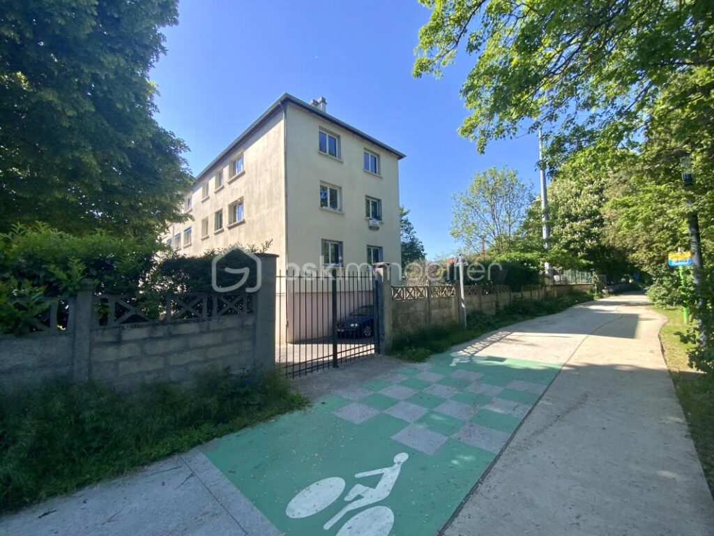 Le Port-Marly- Rue de Paris- Au calme- Prêt à habiter- – 4 pièces – 3 chambres – 62 m²