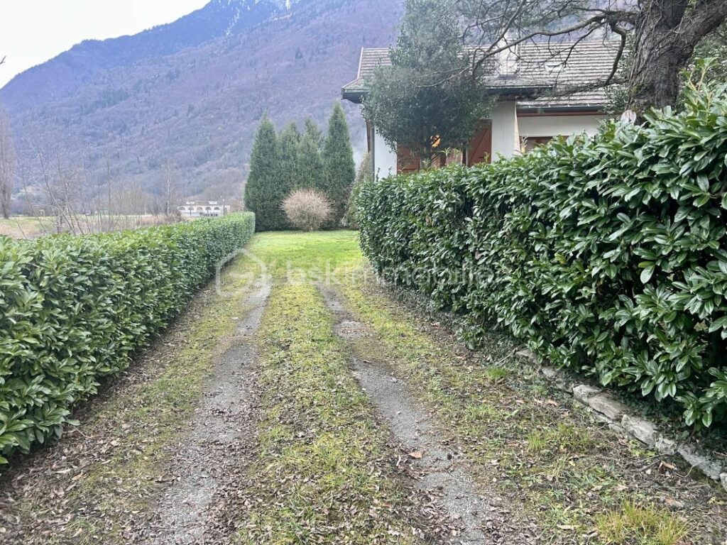 Maison de 100 m² sur terrain de 1500 m² – 4 pièces – 3 chambres – 100 m²