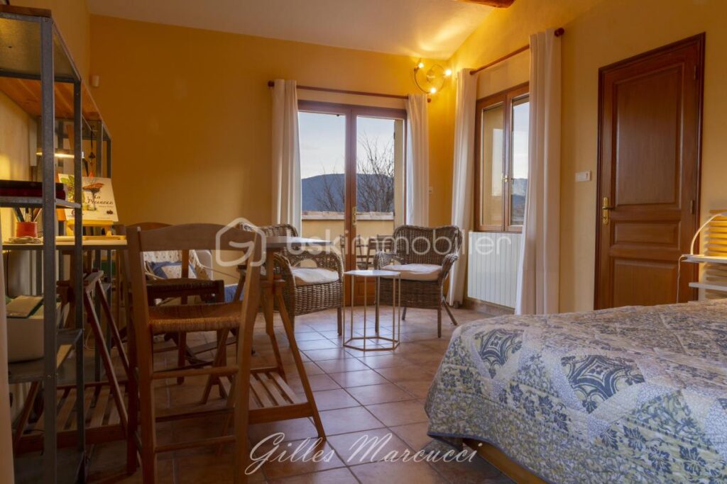 A la recherche d’une maison au calme et confortable ? – 5 pièces – 3 chambres – 174 m²