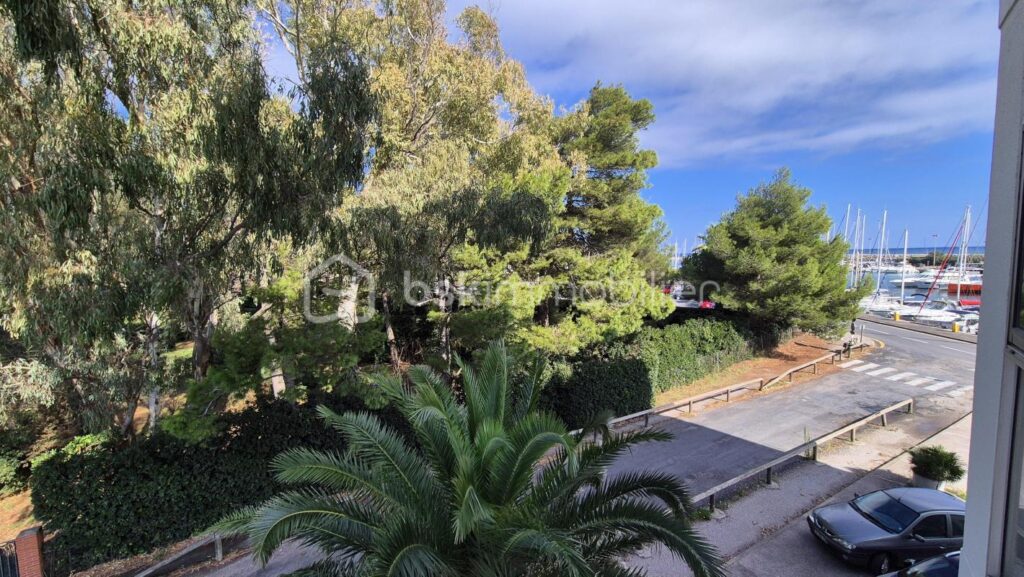 A VENDRE APPARTEMENT STUIDO 26M² A SAINT CYPRIEN – COTE PLAGE – PROCHE DE TOUS LES COMMERCES DE PLAGES ET DU PORT – ASCENSEUR – FAIBLES CHARGES – 1 pièce – NR chambres – 26 m²