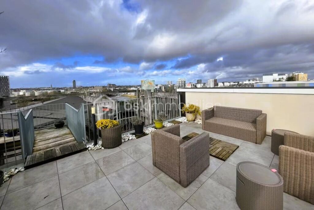 Nantes – Ile de Nantes Palais des Sports – Appartement 4 pièces – 3 chambres – 3 terrasses – Double garage – 4 pièces – 3 chambres – 104 m²