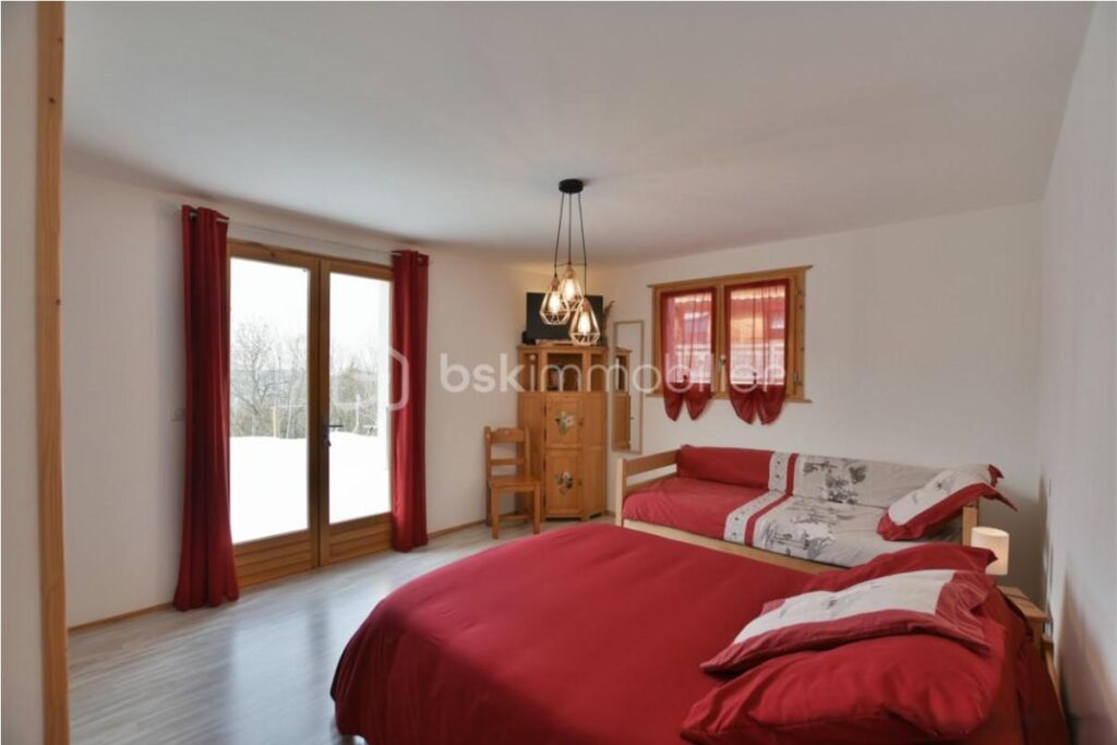 CHALET AVEC VUE PANORAMIQUE, ACCÈS SKI & POTENTIEL LOCATIF – 4 pièces – 3 chambres – 135 m²