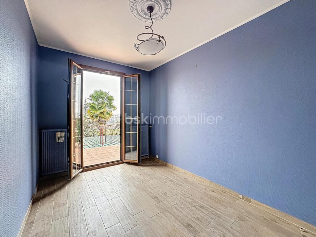 Maison familiale 6 pièces au calme dans un cadre verdoyant – 6 pièces – 5 chambres – 136 m²