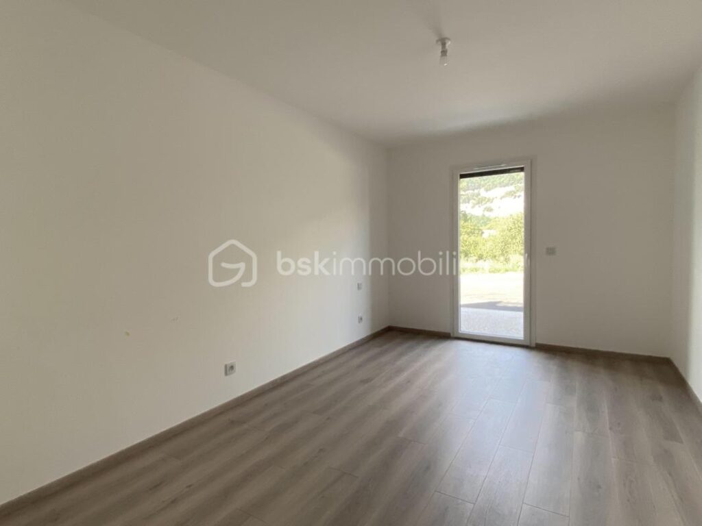 Magnifique maison 5 pièces sur 660 m² de terrain à l’entrée de Sillingy – 5 pièces – 4 chambres – 124 m²