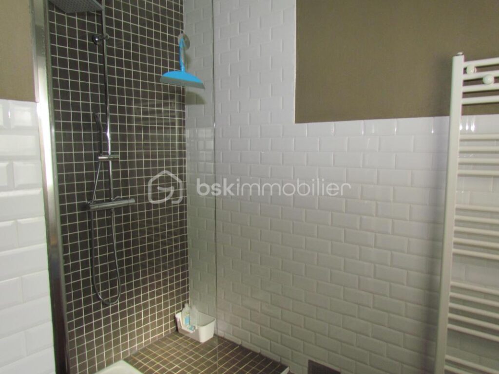 MENSIGNAC (24350) Près PERIGUEUX ,MAISON PERIGOURDINE de 223 m² à COUP DE COEUR !! – 7 pièces – 5 chambres – 223 m²