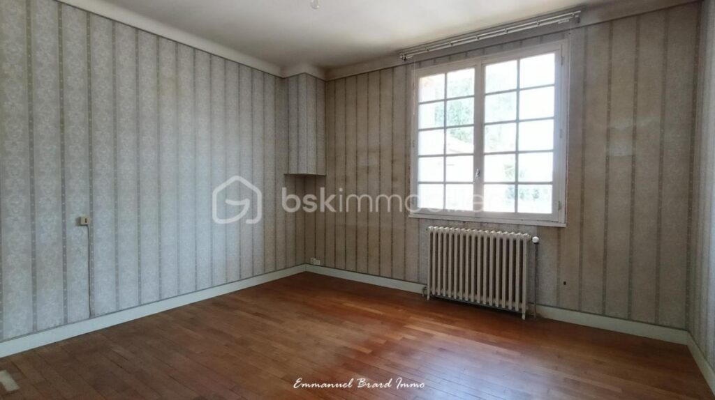 Maison de caractère avec fort potentiel – Montmorillon (86500) – 11 pièces – 5 chambres – 200 m²