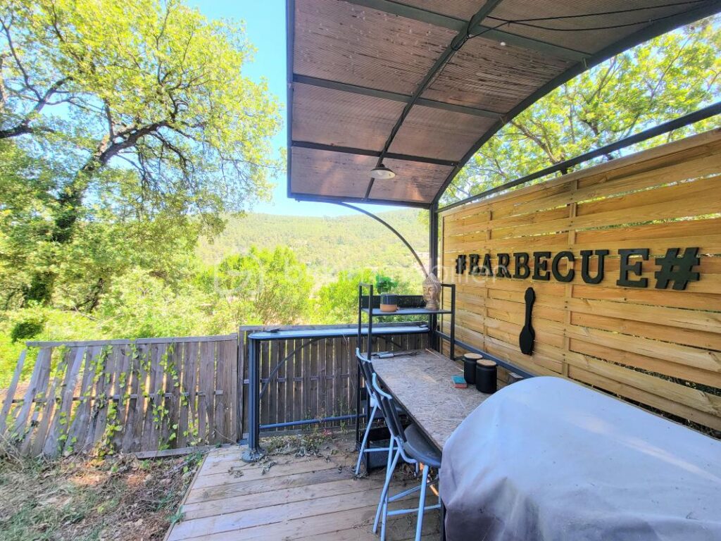 Grande maison familiale de plain pied avec piscine, terrasses, vue dégagée et T3 indépendant – 9 pièces – 7 chambres – 188 m²