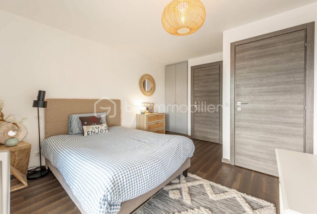 EXCLUSIVITE : SUPERBE VILLA MODERNE 270 M2 SAINT JORIOZ AVEC VUE SUR LAC D ANNECY – 9 pièces – 6 chambres – 269 m²