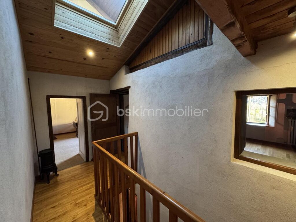 🏡 Saint-Nicolas-de-Macherin – Maison 7 pièces – 152 m² de tranquillité et de potentiel! – 6 pièces – 6 chambres – 152 m²