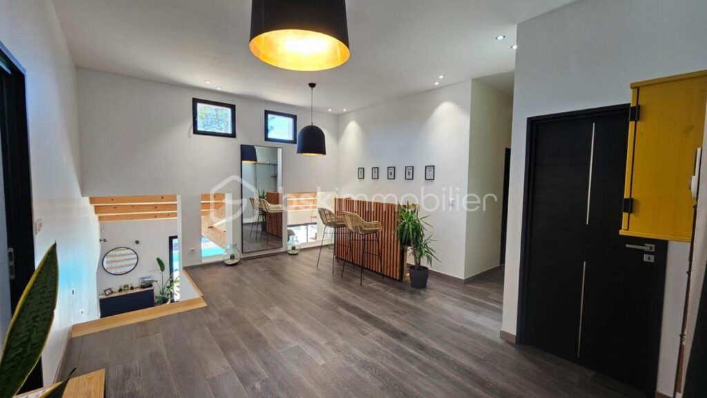 Maison de 200 m² dans un cadre magique et son extérieur a couper le souffle – 4 pièces – 3 chambres – 170 m²