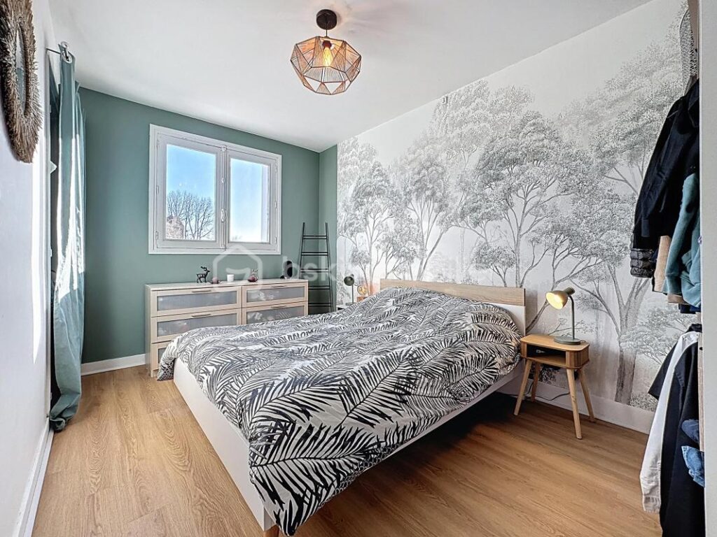 Maison de ville rénovée au coeur de Montebourg – Avec terrain, cour arrière, grange – 4 pièces – 2 chambres – 94 m²