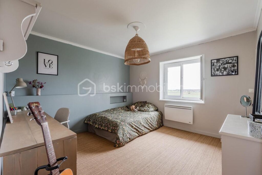 MAISON AVEC CHARME , POTENTIEL D’AGRANDISSEMENT ET DEPENDANCE AU CALME ET SANS VIS A VIS – 5 pièces – 3 chambres – 128 m²