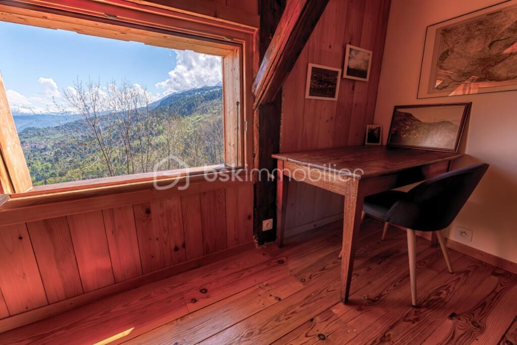 74130 – BRIZON – CHALET RÉNOVÉ 160M2 (144M2 HABITABLES) – TERRASSE, POTAGER – SUPERBE CADRE NATUREL – PROCHE DE LA VALLÉE DE L’ARVE – 6 pièces – 3 chambres – 144 m²