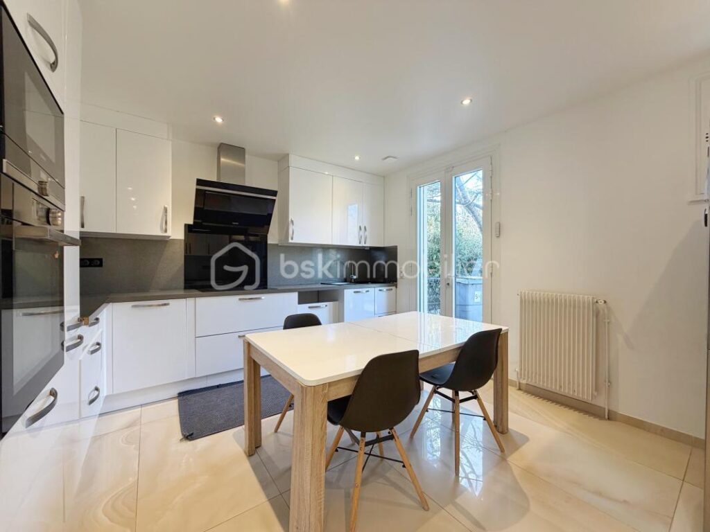 NOUVELLE PEPITE POUR POSER SES VALISES ! – 7 pièces – 4 chambres – 114 m²