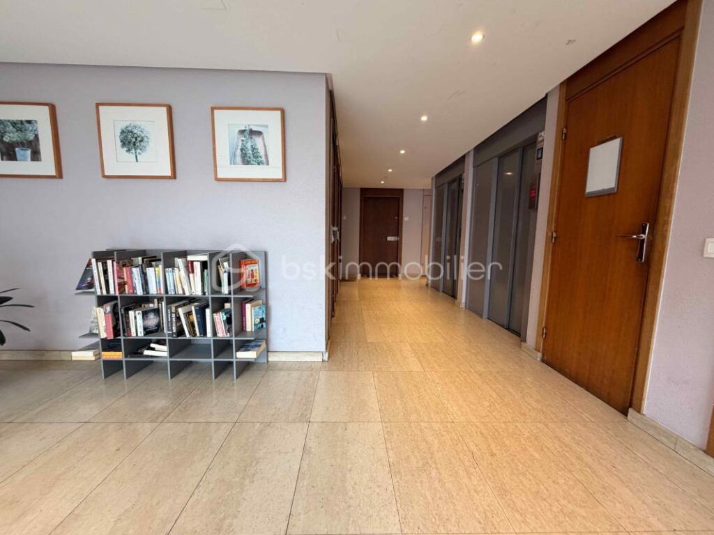 LOCATION MEUBLÉE – 2 PIÈCES RÉNOVÉ – BALCON SUD & PARKING – COURBEVOIE BÉCON – 2 pièces – 1 chambre – 47 m²
