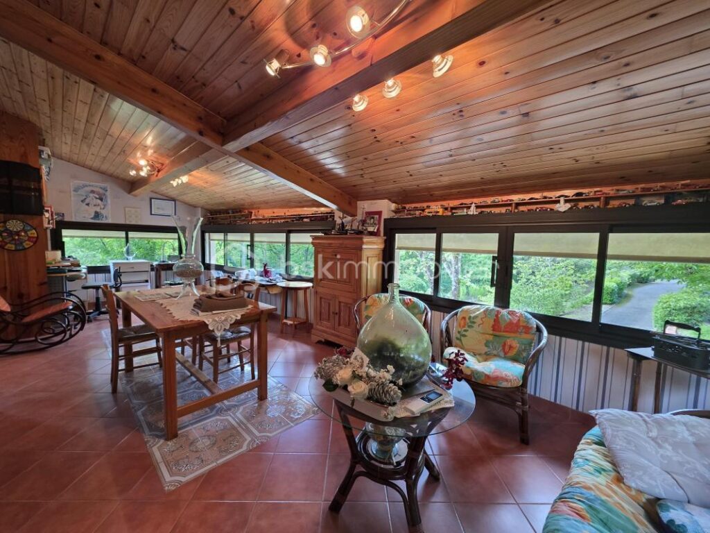 MAISON STE COLOMBE EN BRUILHOIS- GARAGE- JARDIN 3850 m² – 5 pièces – 4 chambres – 140 m²