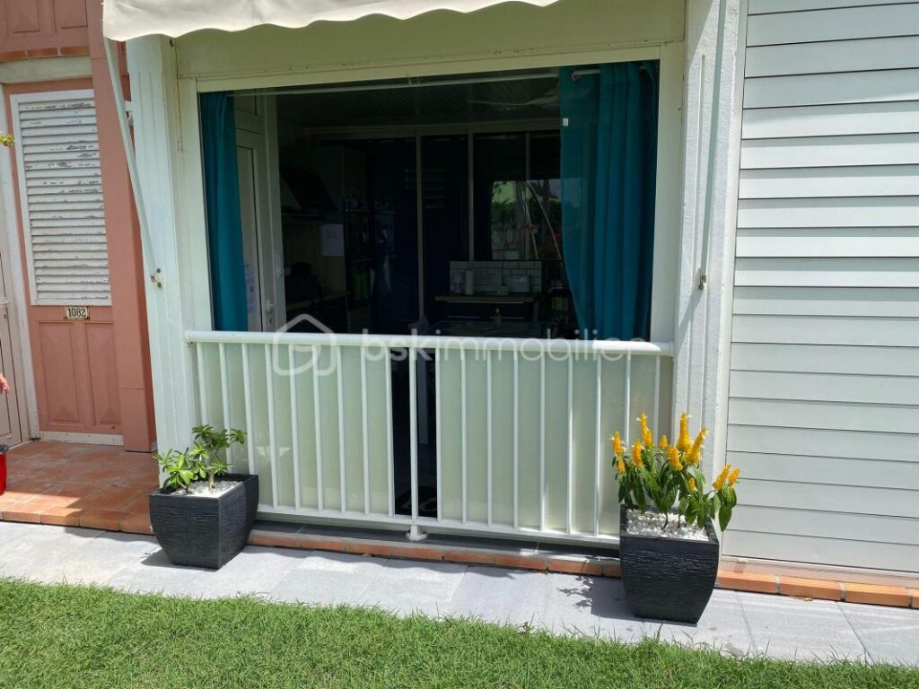 Quart de villa entièrement refait Anse des Rochers – 1 pièce – 1 chambre – 35 m²