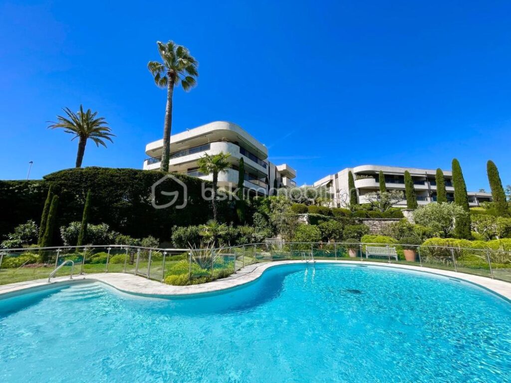 SOUS OFFRE- CO- EXCLUSIVITE – CANNES – CROIX DES GARDES – 132 M² – 4 PIECES – VUE MER – CALME – PISCINE – PARKING – 4 pièces – 3 chambres – 132 m²