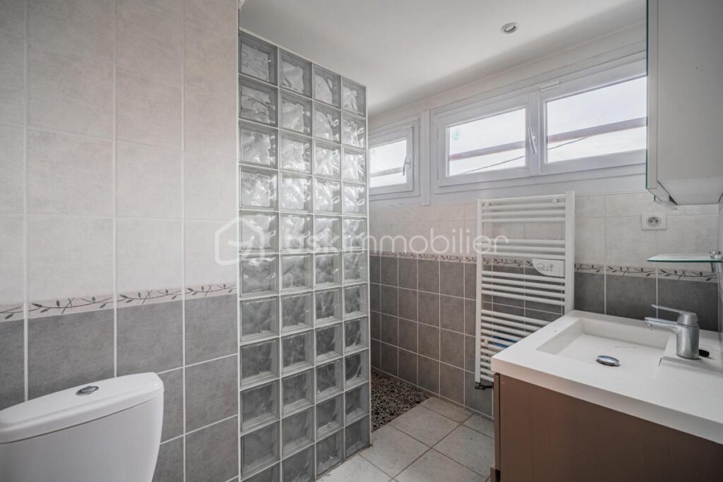 Maison à fort potentiel – Vif (38450) – 4 pièces – 3 chambres – 123 m²