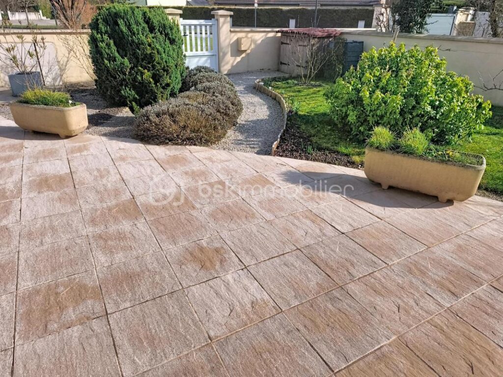 BELLE MAISON AVEC PISCINE PROCHE DE DIJON – 4 pièces – 3 chambres – 110 m²