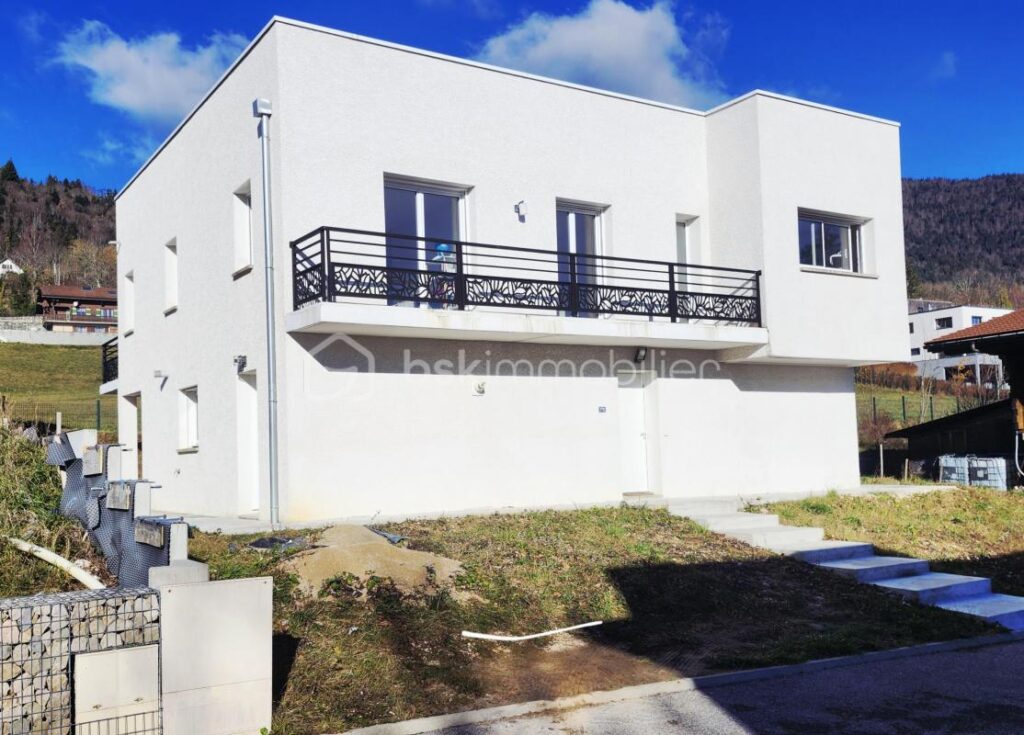 Maison construite en 2020 à haute performance énergétique – 6 pièces – 5 chambres – 170 m²