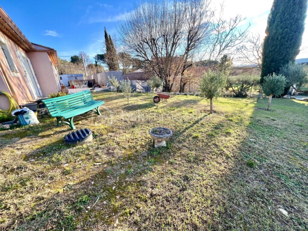 Villecroze (83690) – Villa de plain pied – 3 Chambres – Piscine – Garage – 4 pièces – 3 chambres – 115 m²