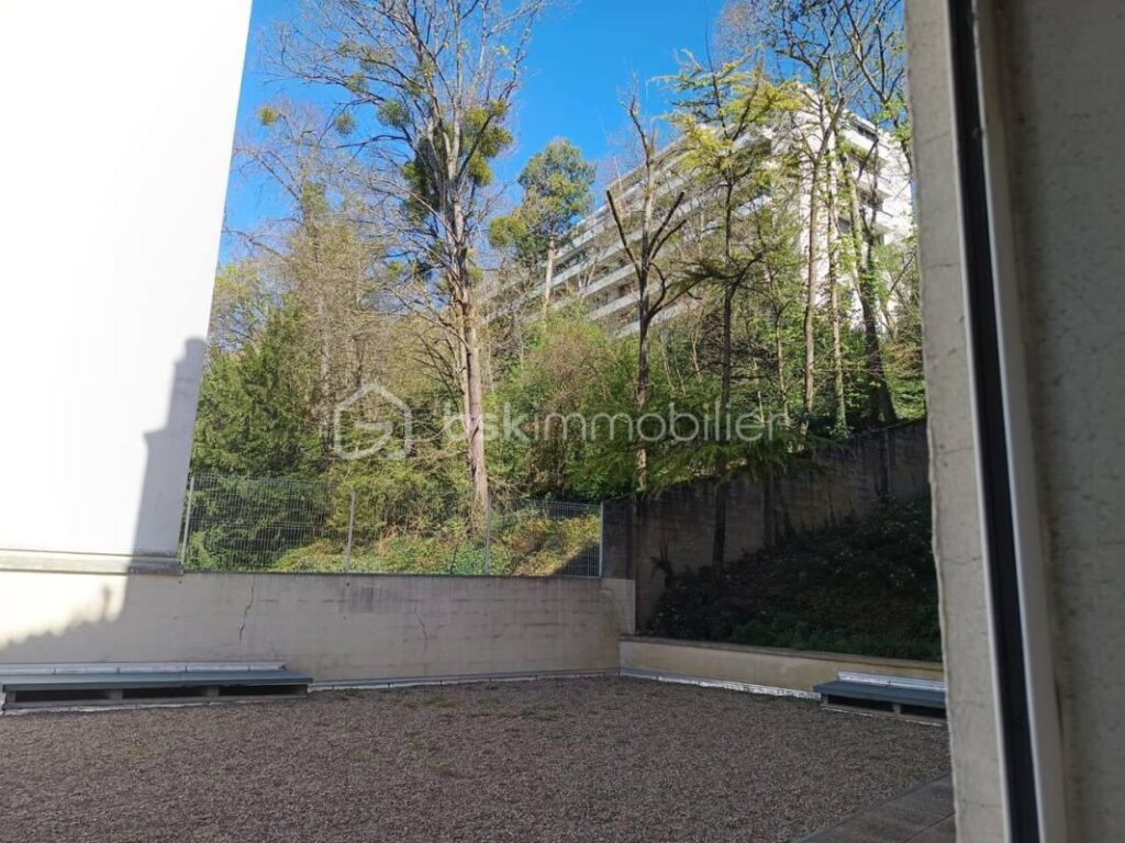 T 5 de 98 m2 a cote de la Gare – 5 pièces – 3 chambres – 98 m²