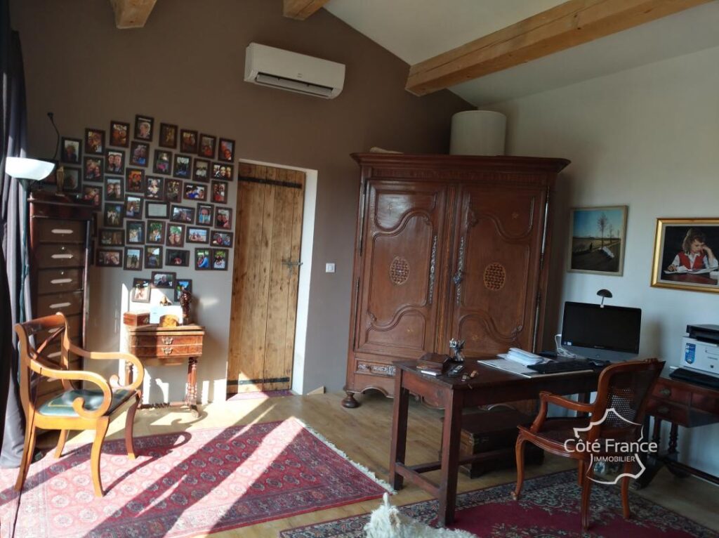 MAS BERGERIE PLEINE NATURE SANS VIS A VIS – 9 pièces – 4 chambres – 250 m²