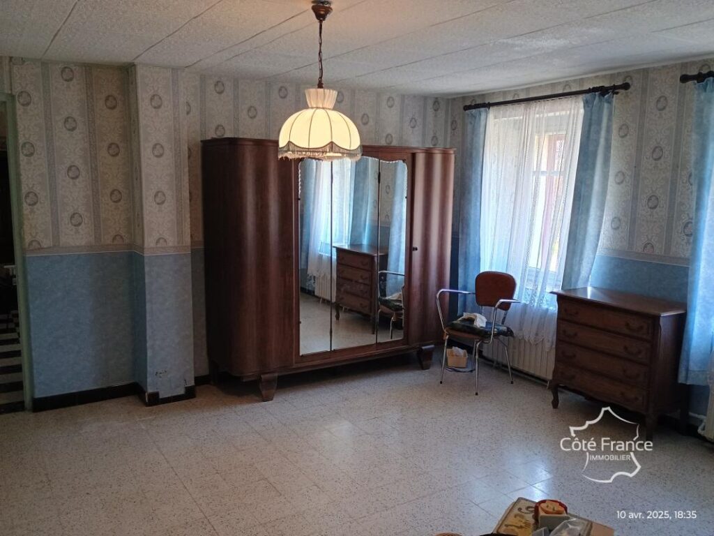 AISNE (02) – GERGNY – Maison de village à rénover – 10 pièces – 6 chambres – 210 m²