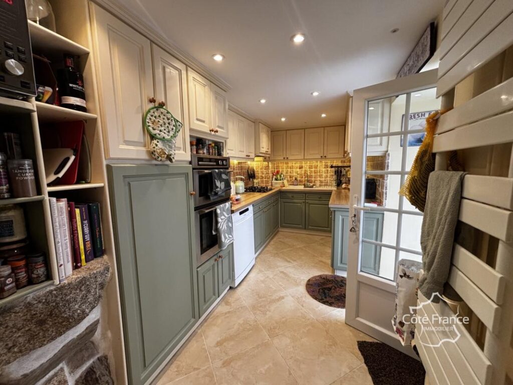 Magnifique propriété avec maison d’habitation, gîtes et pisc – 11 pièces – 7 chambres – 265 m²