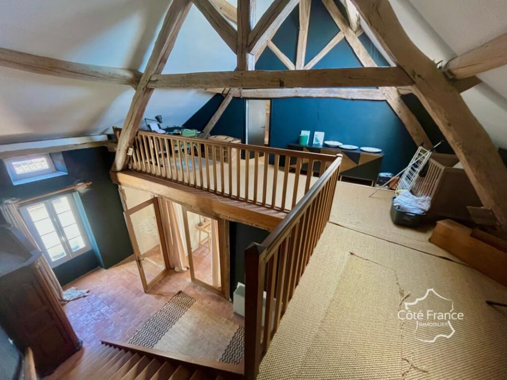 Demeure médiévale de charme avec vues imprenables au coeur de – 4 pièces – 2 chambres – 127 m²