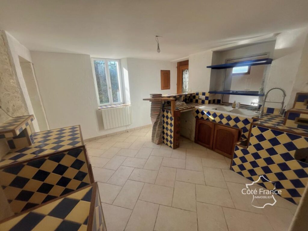 Maison de charme rénovée 125 m2 habitables sur 628 m2 de t – 5 pièces – 2 chambres – 135 m²