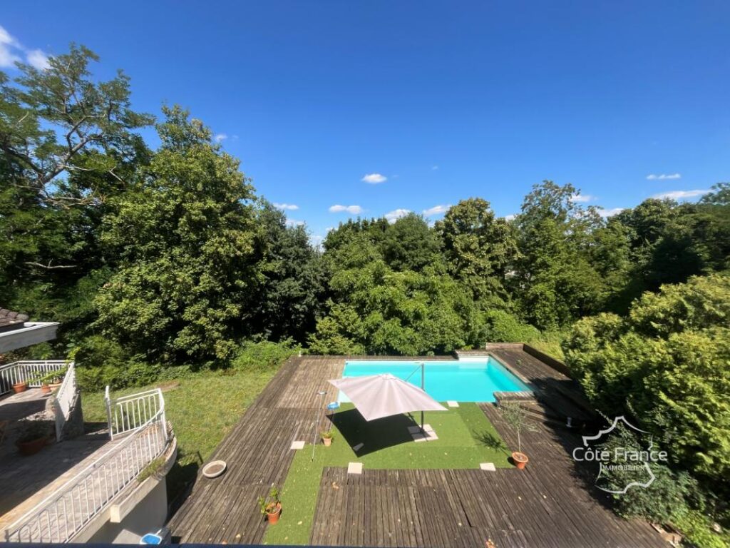 Élégante propriété familiale avec dépendance, terrain, pisci – 8 pièces – 5 chambres – 236 m²