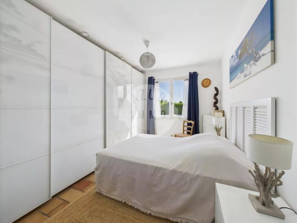 Maison de plain pied sur Roquevaire de 96m² sur 900m² de terrain avec piscine – 5 pièces – 3 chambres – 96 m²