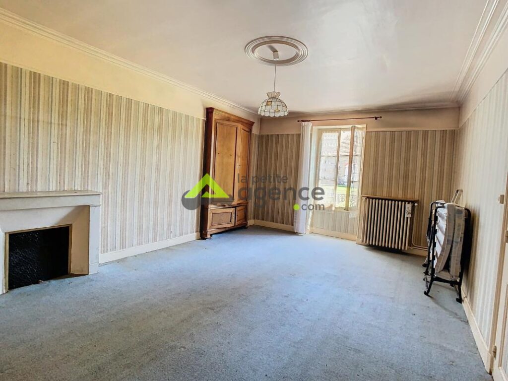 Maison de Village 9 pièces – 216 m2 – 9 pièces – 4 chambres – 216 m²