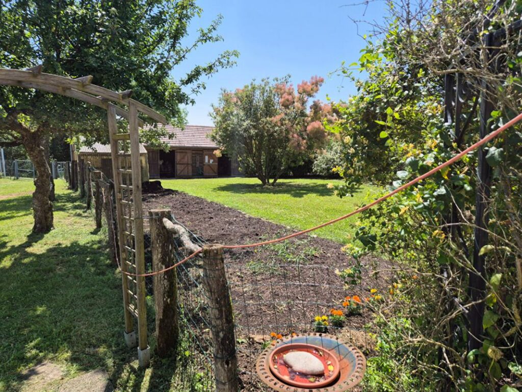 Maison Vauvillers 5 pièce(s) 163 m2 sur 43 ares de terrain – 5 pièces – 4 chambres – 163 m²