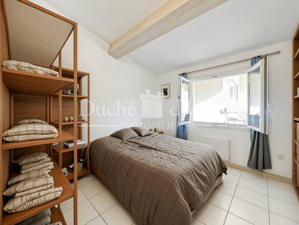 Maison – 8 pièces – 6 chambres – 180 m²