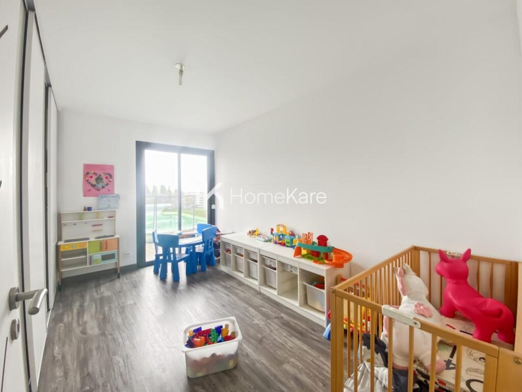 VILLA AVEC VUE, PISCINE, DEPENDANCE ET GRAND GARAGE – 8 pièces – 6 chambres – 275 m²