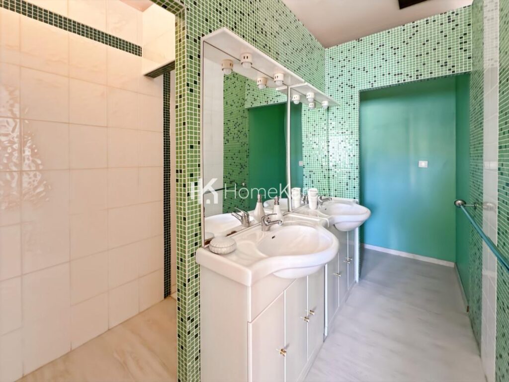 MAISON FAMILIALE – 9 pièces – 6 chambres – 300 m²