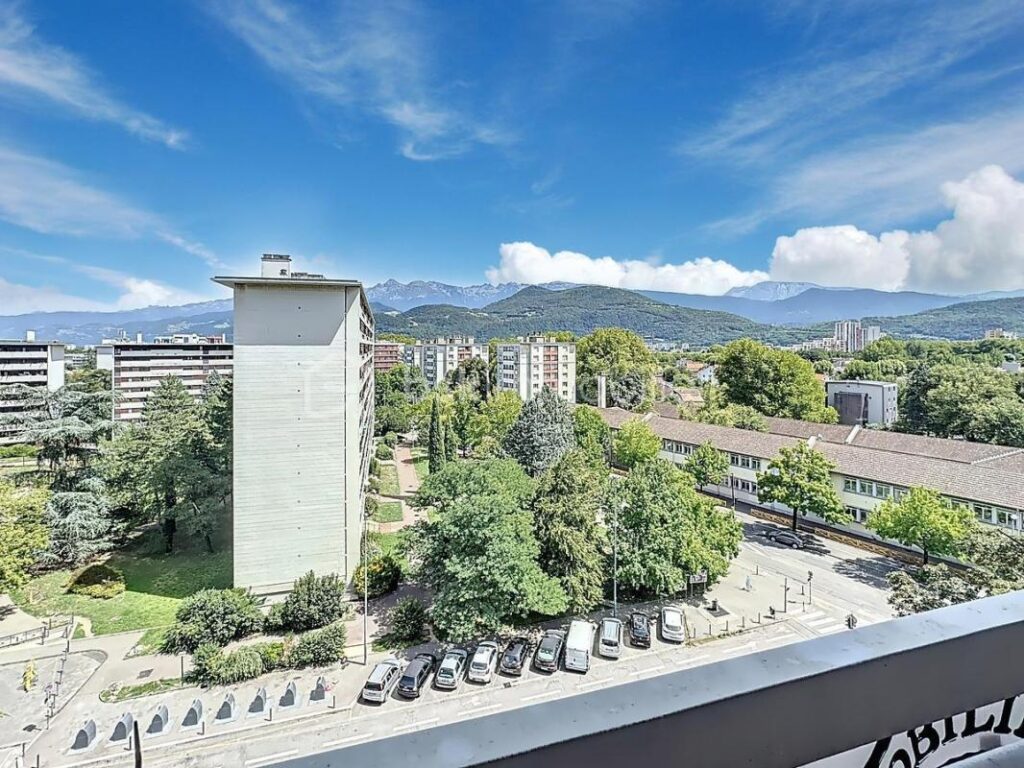 T4 101 m² ÉTAGE ÉLEVÉ – VUE MASSIFS – 2 BALCONS – GARAGE 20 m² – GRENOBLE 38100 – 5 pièces – 3 chambres – 101 m²