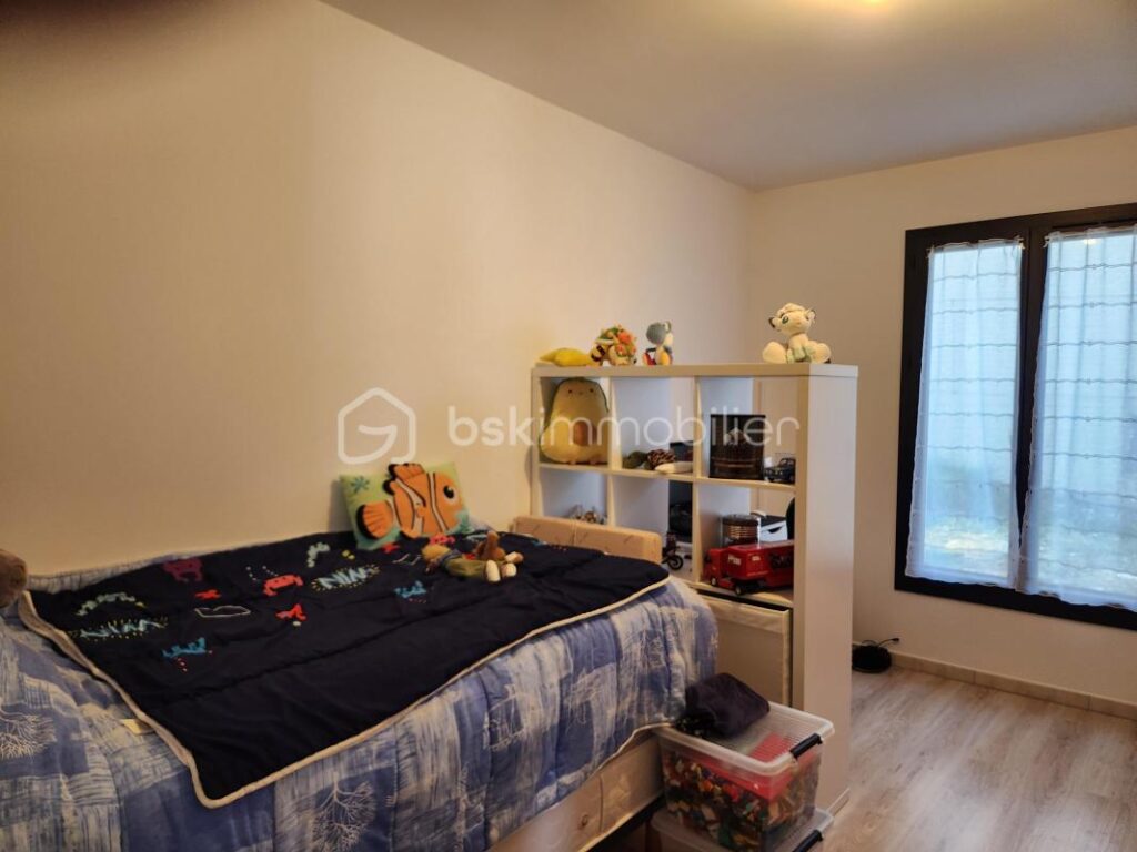 EXCLUSIVITE à FORCALQUIER : Deux logements indépendants de plain pied dans quartier calme ! – 8 pièces – 5 chambres – 175 m²