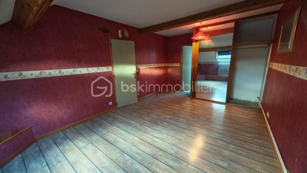 Charmante maison mitoyenne authentique 104 m² habitable environ – 4 pièces – 2 chambres – 112 m²