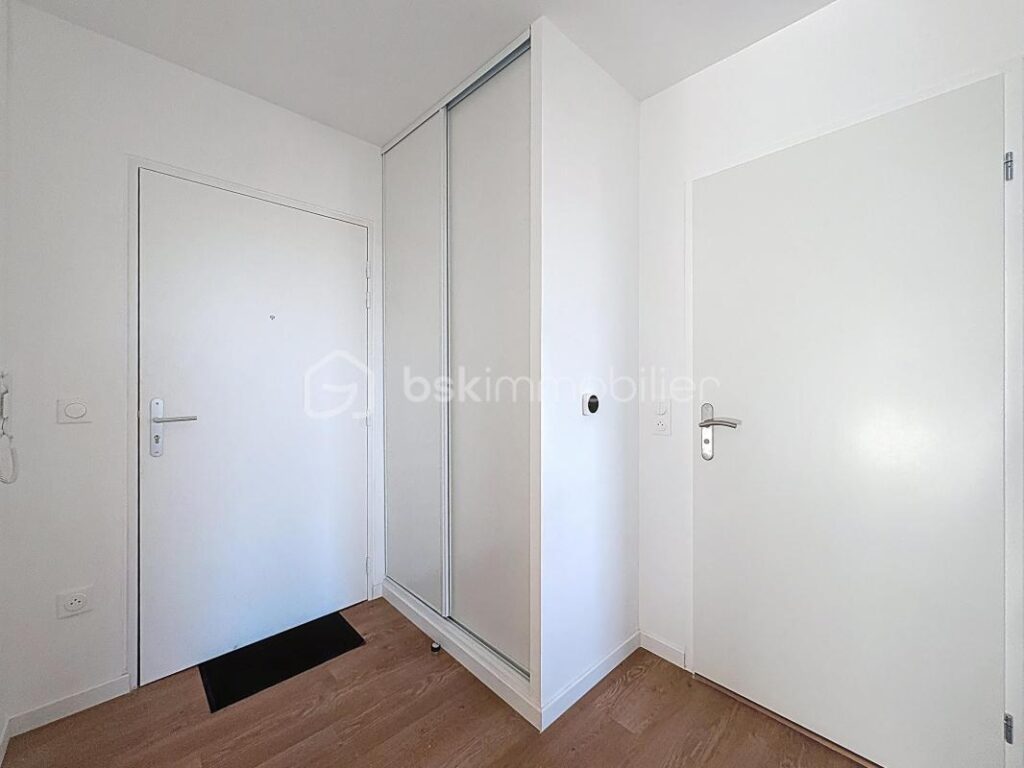 Appartement 4 pièces avec vue dégagée – 4 pièces – 3 chambres – 81 m²